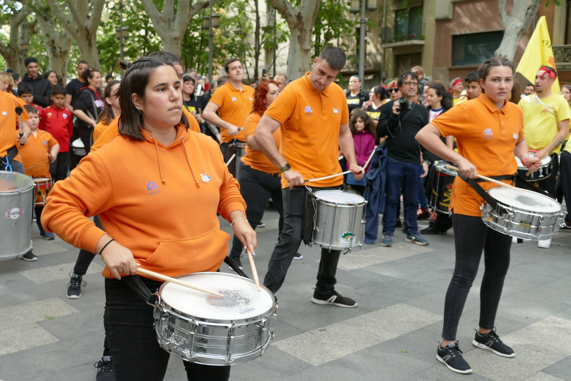 Figueres ressona amb una gran batucada de Santa Creu