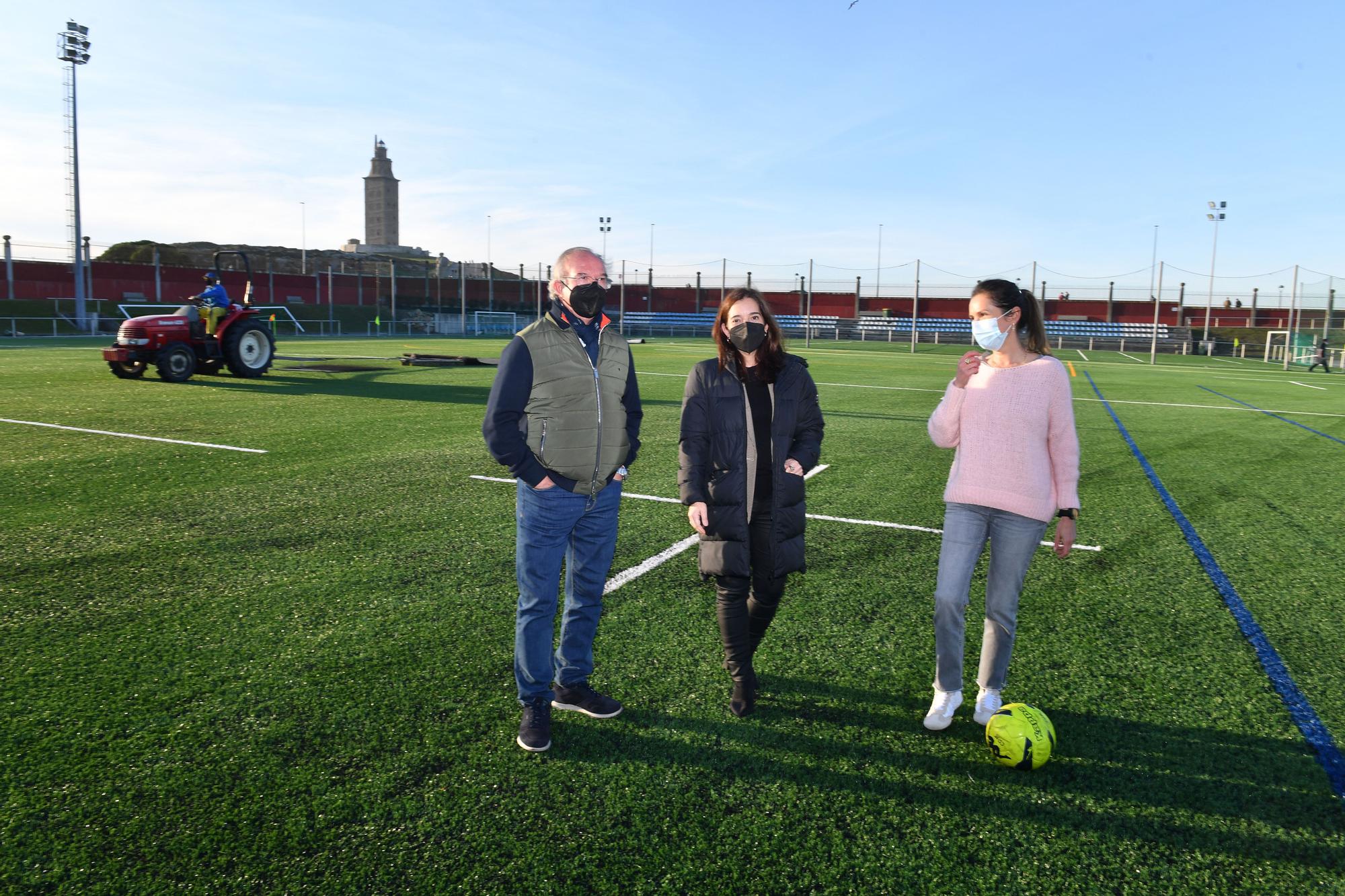 La ciudad deportiva Arsenio Iglesias renueva su césped artificial