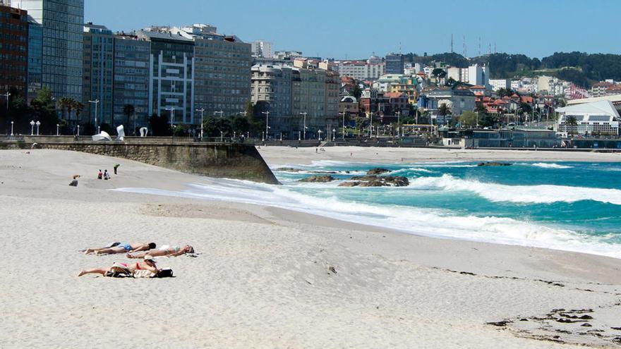 Vista general de la playa del Orzán en A Coruña // Andrés Pastoriza