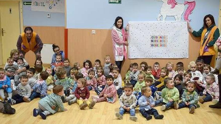 Los alumnos de la Escola Infantil Municipal de Valga. // FdV