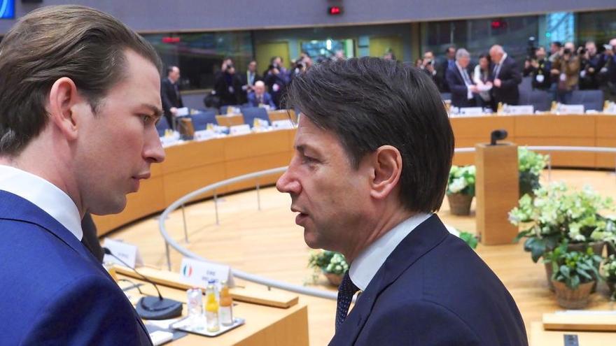 Imatge recurs del canceller austríac, Sebastian Kurz, i del primer ministre italià, Giuseppe Conte, durant una cimera el 20 de febrer del 2020