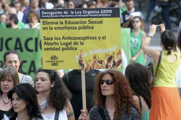 Colectivos y sindicatos salen a la calle unidos contra los recortes