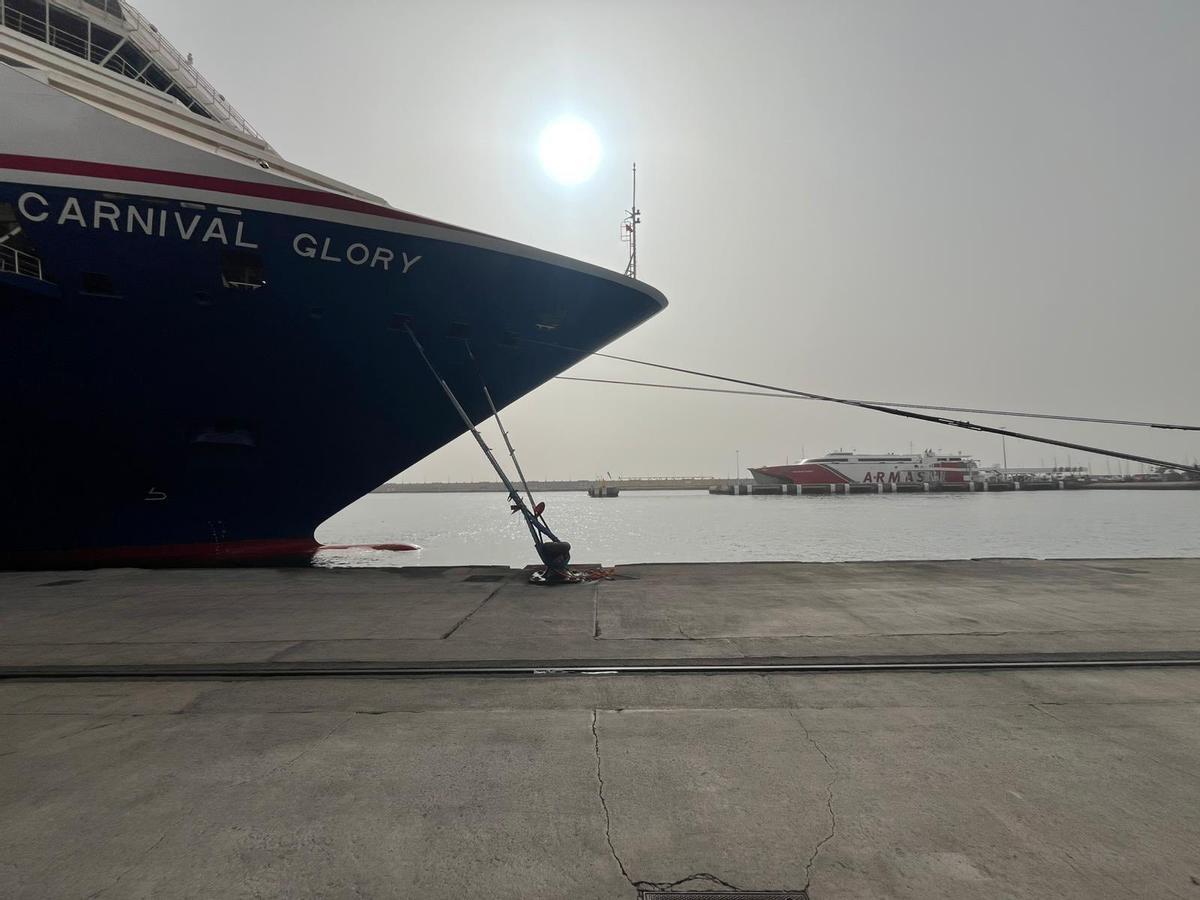 El 'Carnival Glory' en Tenerife.