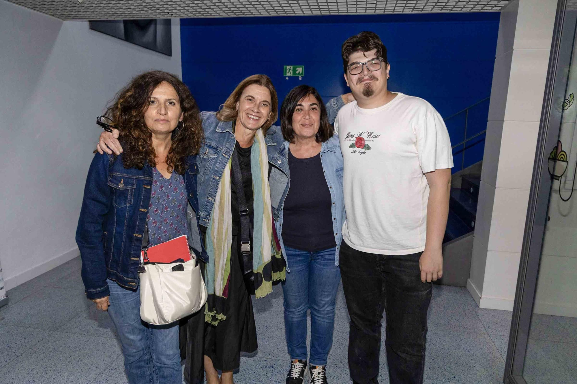 lleno total en la inauguración de INFotoperiodistas 2024,. un año de fotografía de prensa en Alicante