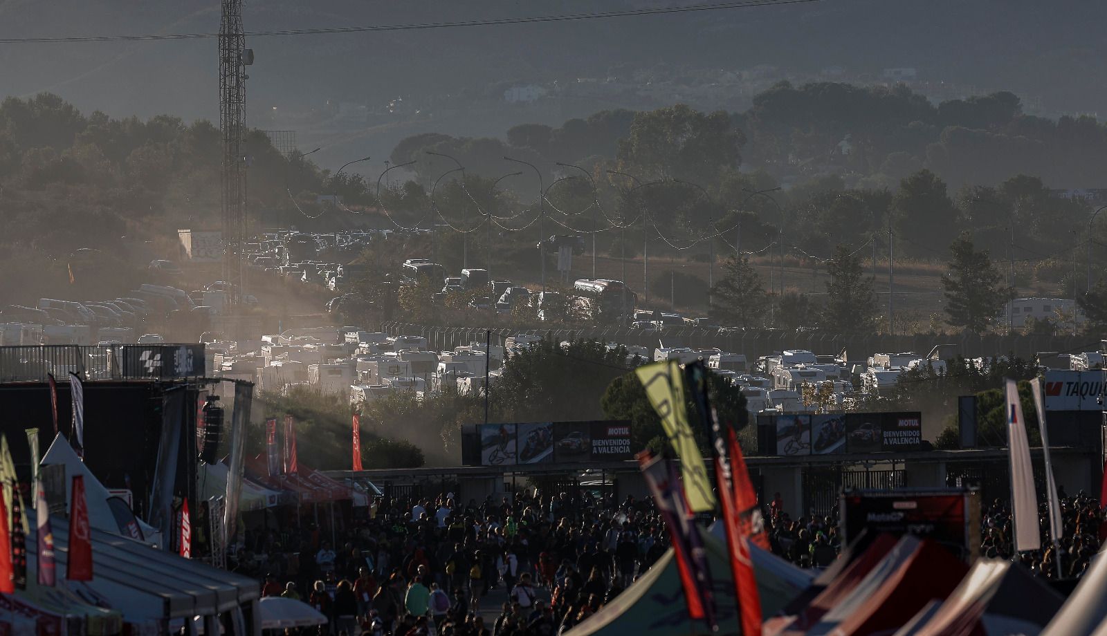 Ambiente en Cheste con las carreras de Moto2 y Moto3