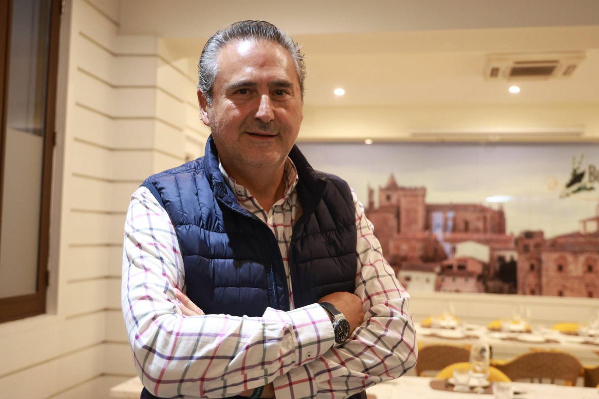 Mariano Pérez de Guzmán, propietario del restaurante Bouquet en Cáceres.