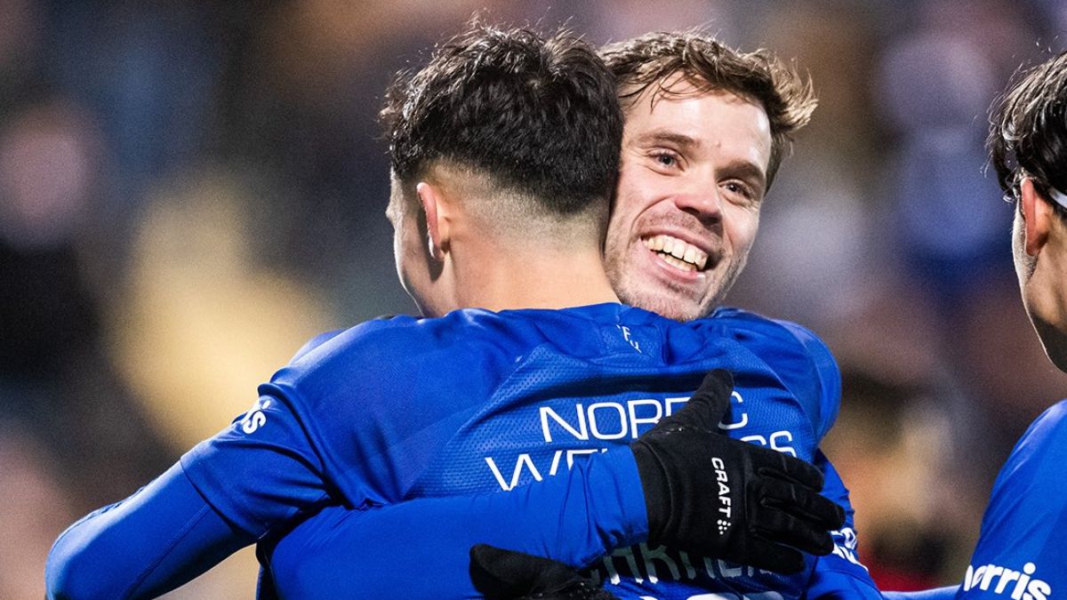 Dos jugadores del Göteborg celebran un gol