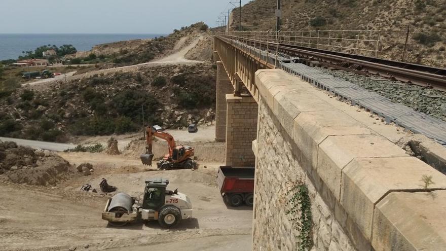 Las obras en el puente del Barranc d´Aigües han dejado aislados a los vecinos de Venta Lanuza.