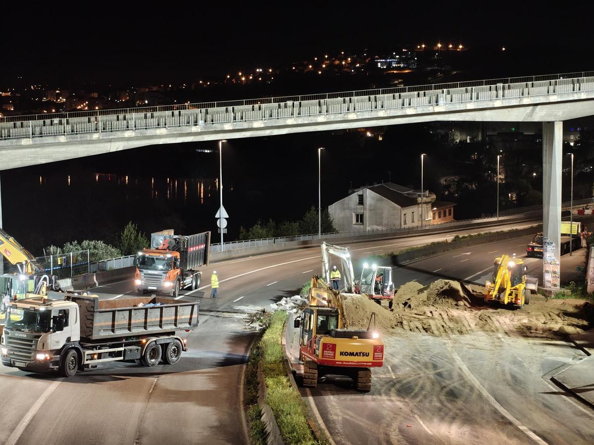 Derribo del viaducto que da acceso al Chuac con cortes de tráfico en A Pasaxe.