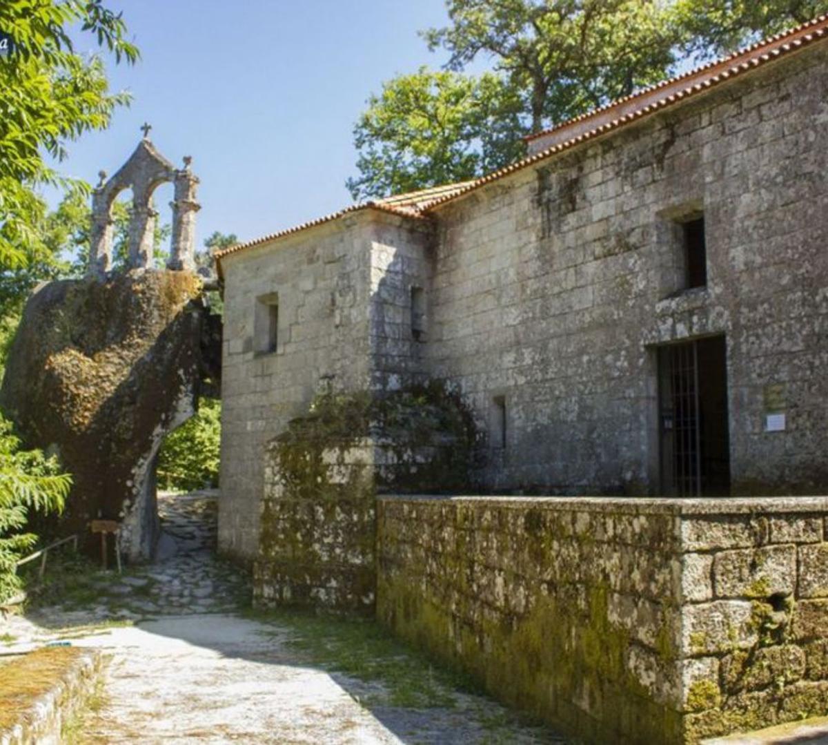 Mosteiro de San Pedro de Rocas, en Esgos. | // FDV