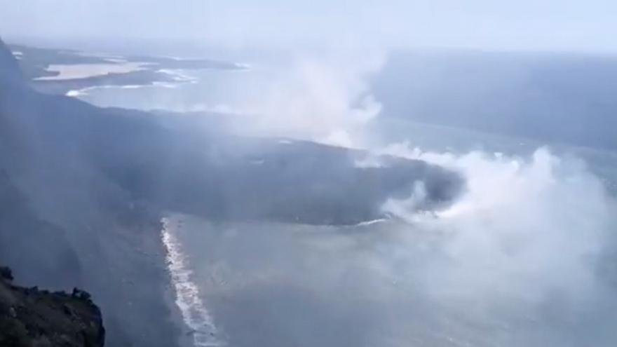 La lava de Cumbre Vieja le gana terreno al mar