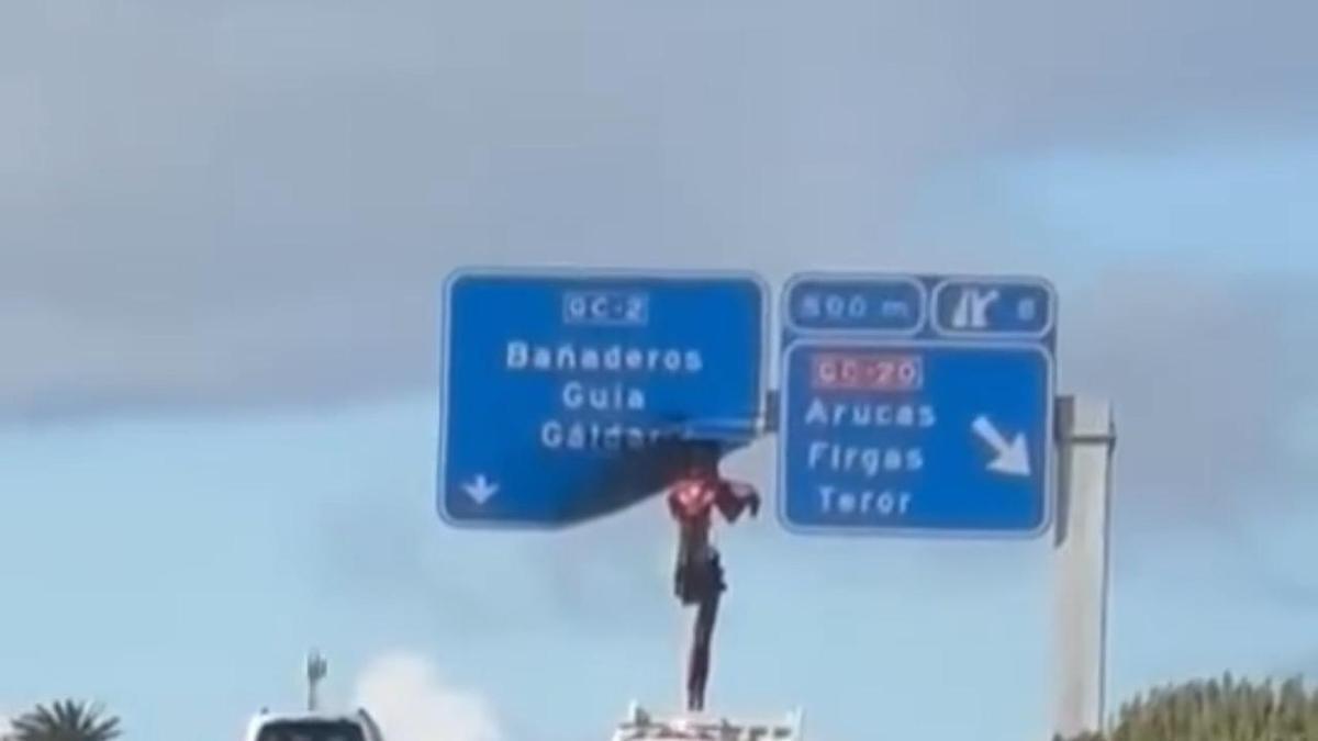 Atascos en la GC-2 por un cartel