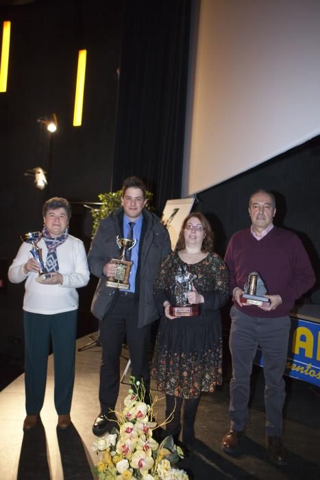 Entrega de premios del concurso de tonada "Ciudá de Llangréu".