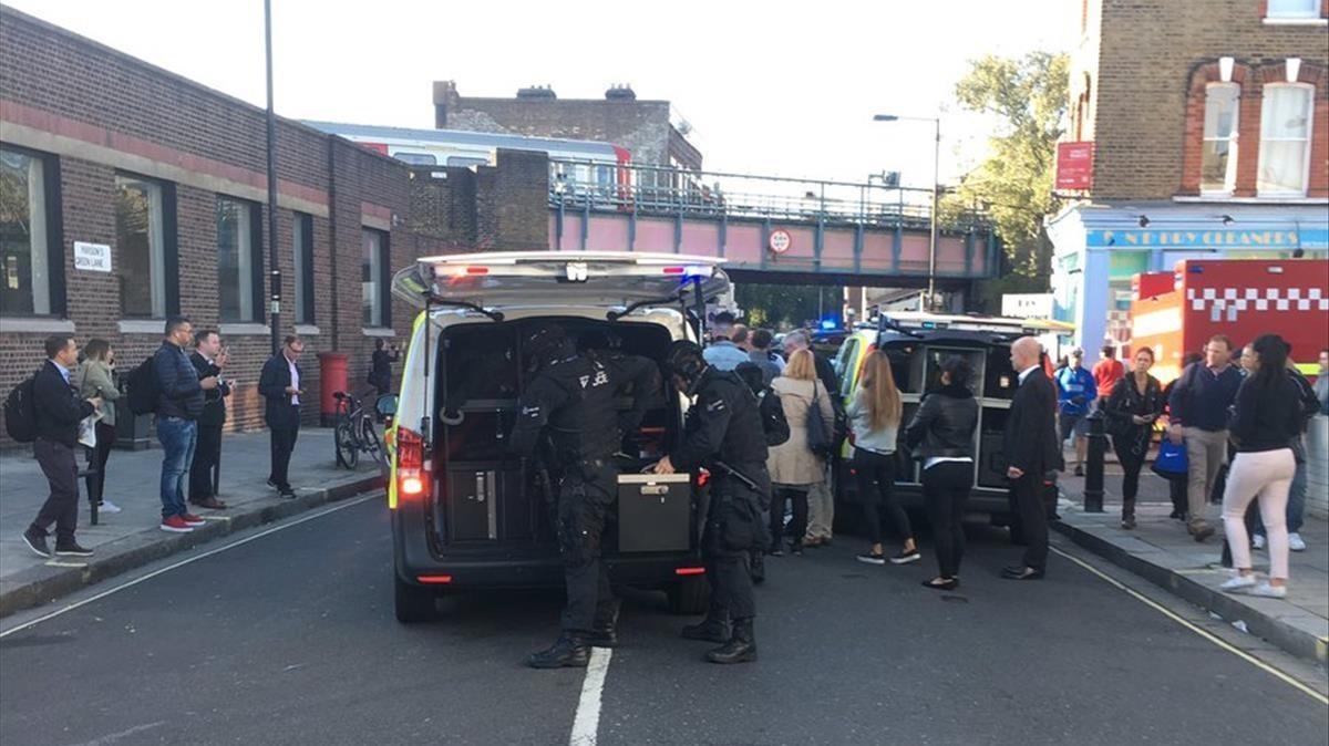 Dispositivo policial y de emergencias por el atentado en el metro de Londres.