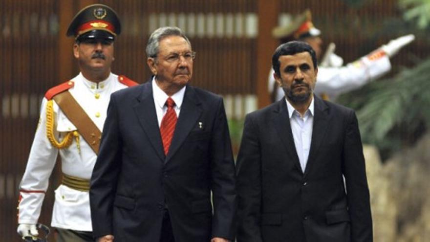 Ahmadinejad visita a los Castro en Cuba