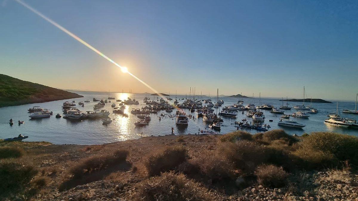 La fiesta congregó a un gran número de barcos y personas