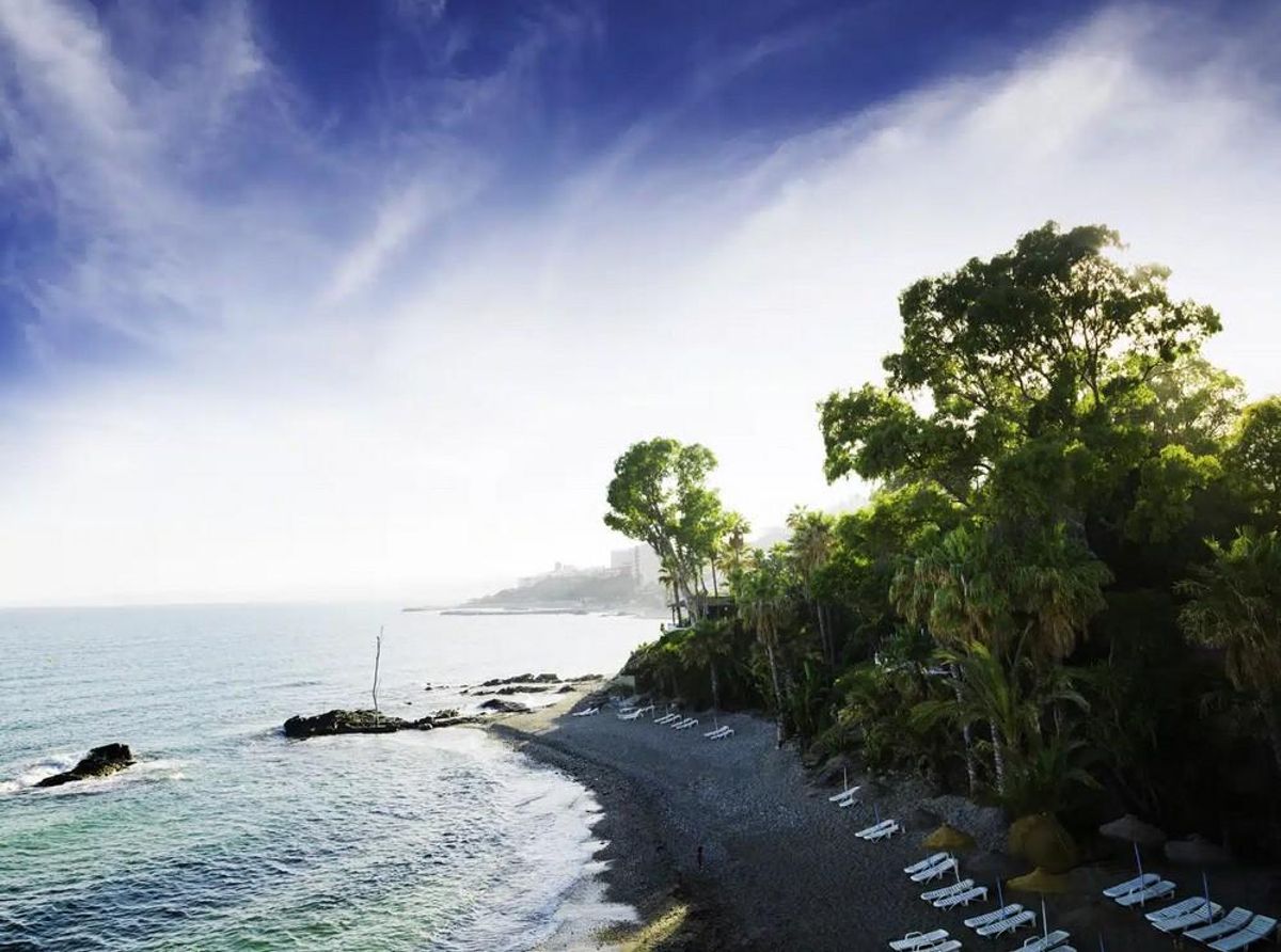 Formada por pequeñas calas, esta playa es perfecta para el buceo.