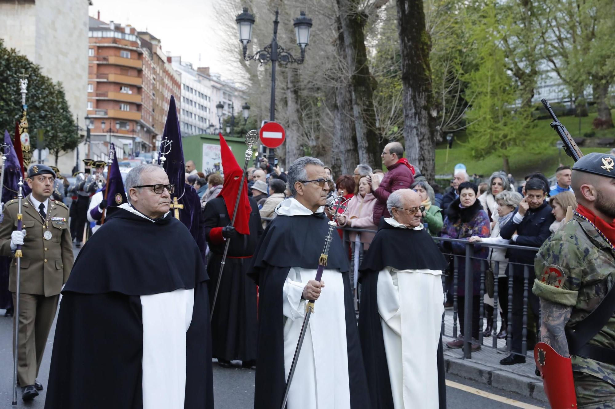 EN IMÁGENES | Procesión del Nazareno por las calles de Oviedo