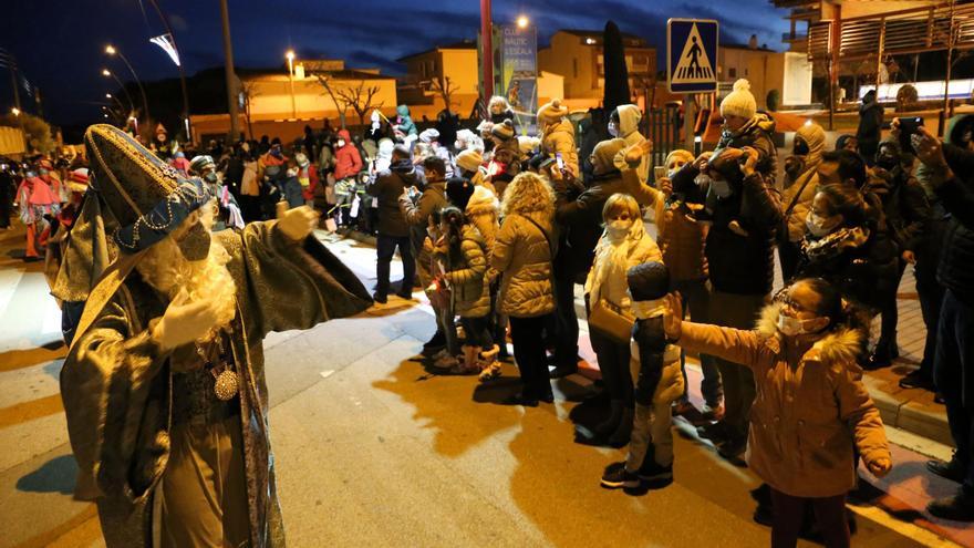 Els Tres Reis compleixen amb la tradició malgrat haver de superar alguns entrebancs