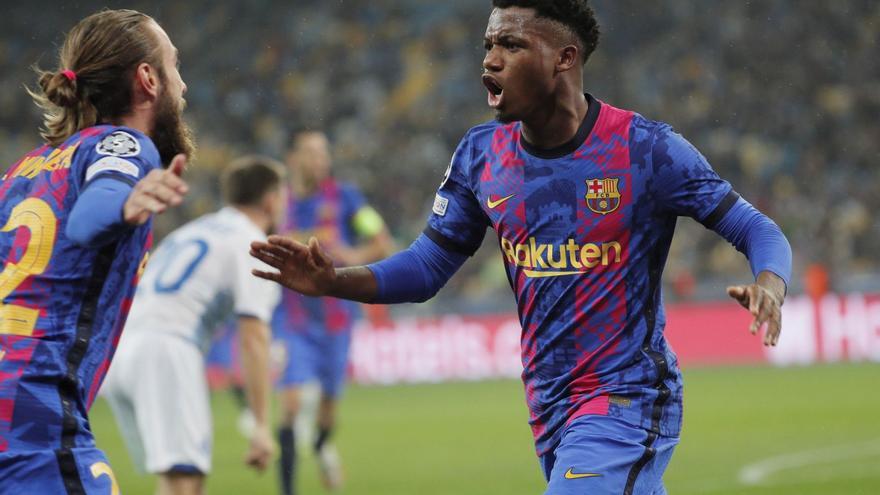 Un gol d’Ansu Fati connecta de nou el Barça a la Champions
