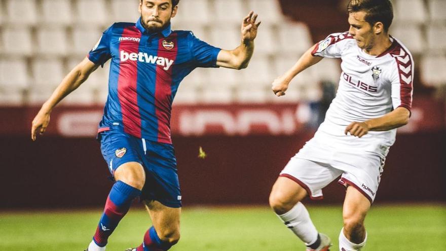 Prcic debutó con el Levante y marcó unos de los penaltis que dieron la victoria a los azulgrana.