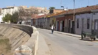 Algemesí costea los derribos en el Raval y evitará que se vuelva a construir junto al río