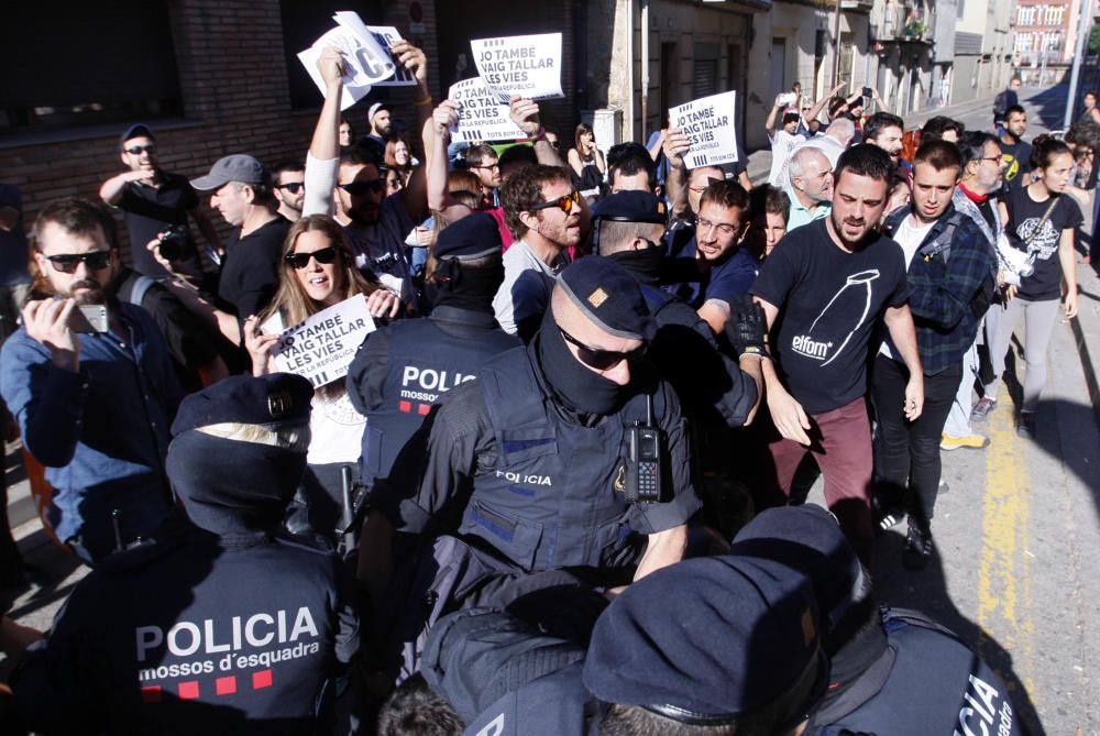 Concentració de suport al jove detingut que va tallar les vies del TAV