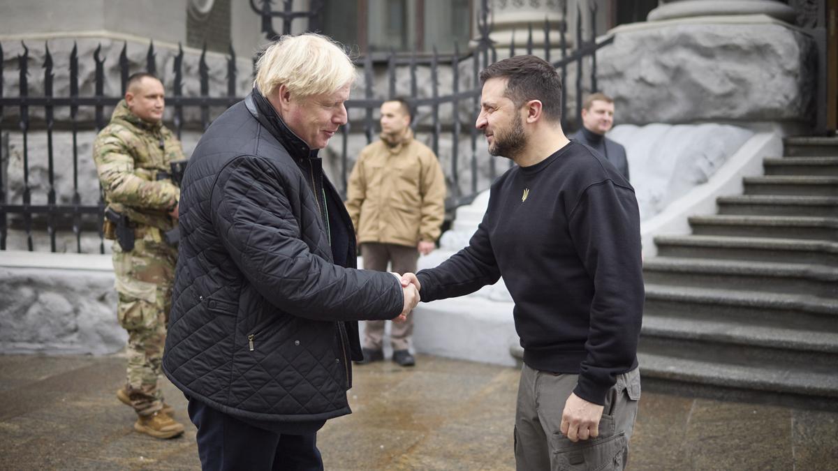 Boris Johnson visita Kiev y se reúne con Zelenski.