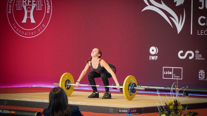 Erika Herrera se corona en el  Campeonato de España Sub 15 de halterofilia con tres medallas de oro