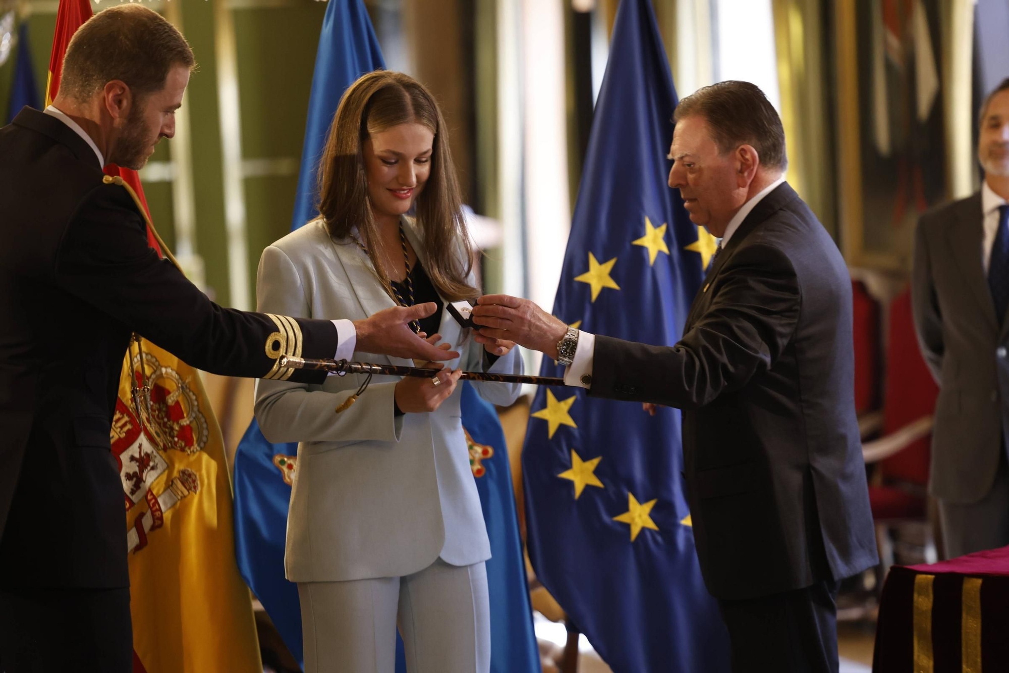 La Princesa Leonor recibe el título de Alcaldesa Honoraria de Oviedo en salón del plenos del Ayuntamiento. 