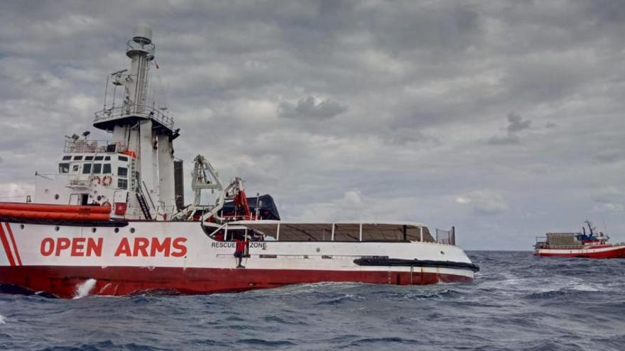 El pesquero de Santa Pola pone rumbo a España con los once migrantes a bordo