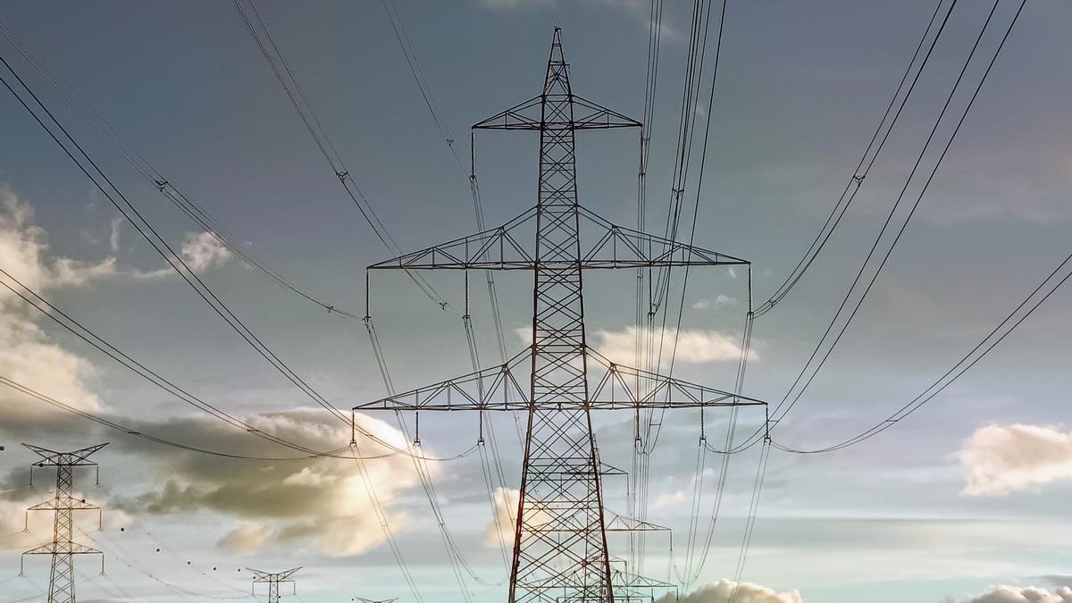 Una torre de la red de transporte de electricidad.