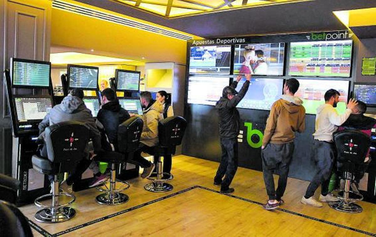 Los jueces exigen seguridad en los salones donde se realizan apuestas.  | CATA GUASP