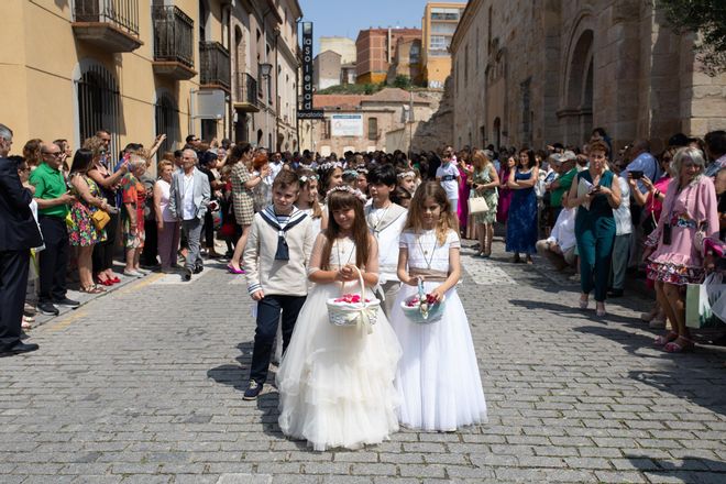 Procesión de la Cofradía de la Virgen de la Salud en el barrio de La Horta de Zamora