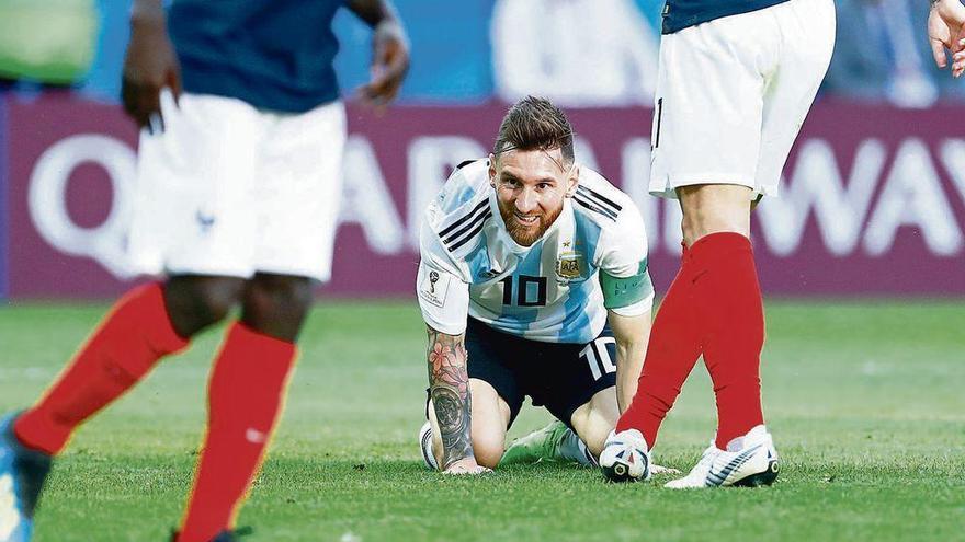 Mbappé pone a Messi de rodillas