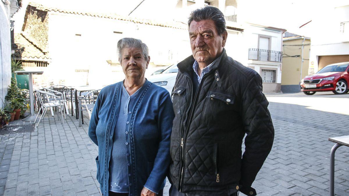 María Cruz Martín y Florentino Corrales, en Santibáñez el Bajo. SILVIA SÁNCHEZ FERNÁNDEZ