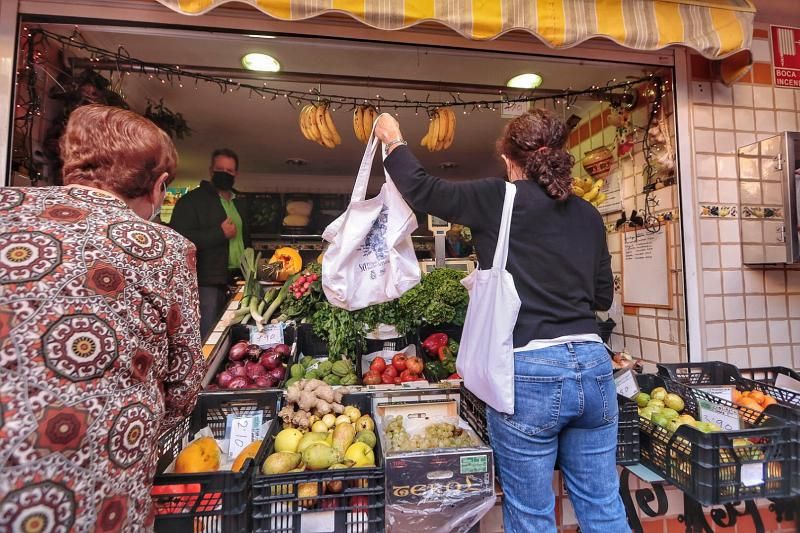 Mercado de Santa Cruz. Compras para la cena de Nochevieja