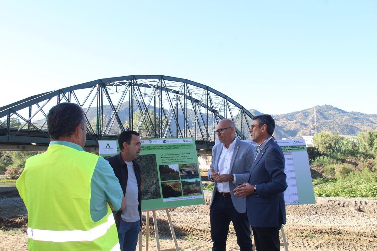 Las obras del cauce del río Guadalhorce en Cártama han comenzado a la altura del puente de Hierro.