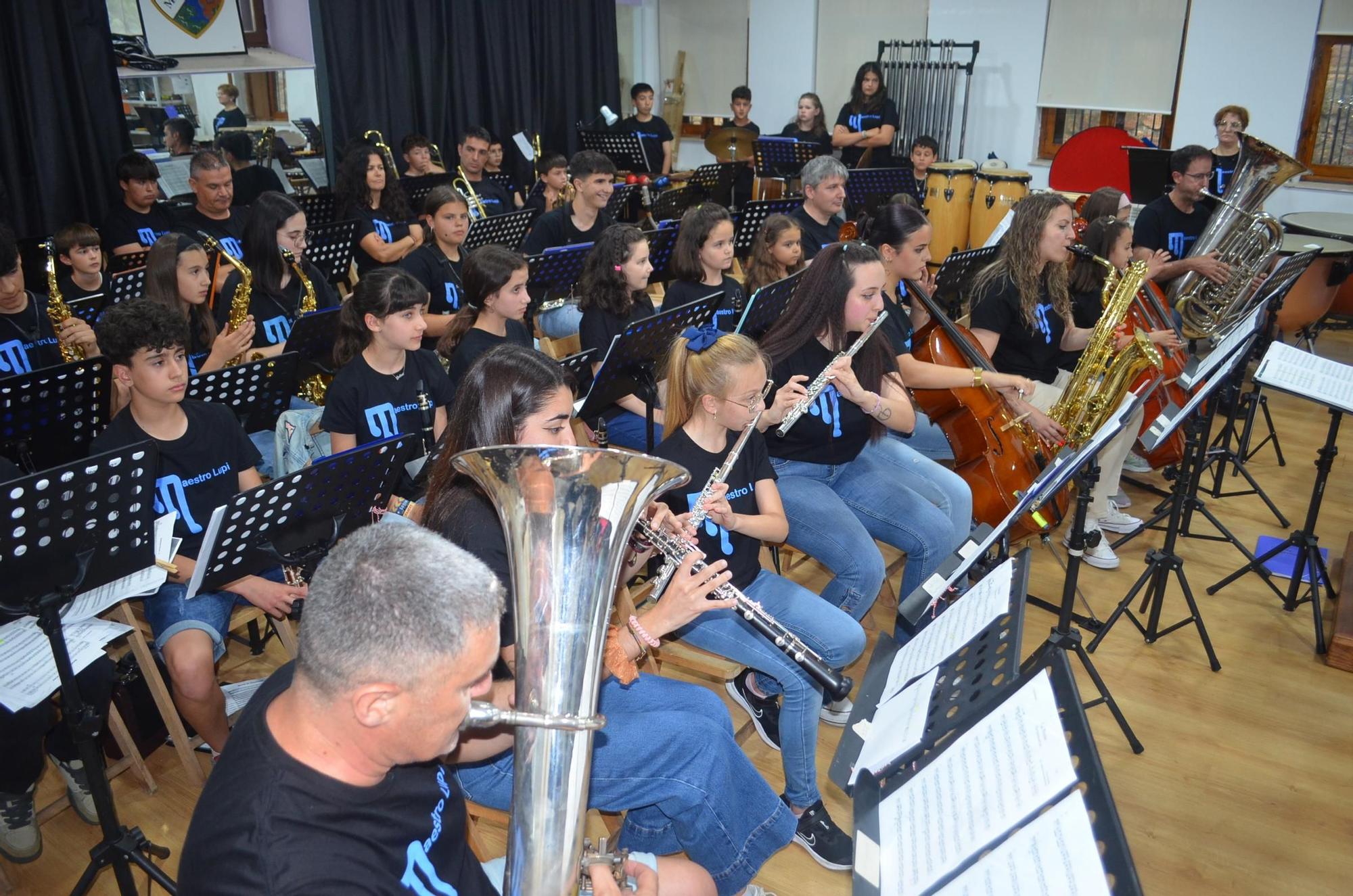 GALERÍA | La Banda Maestro Lupi despide el curso