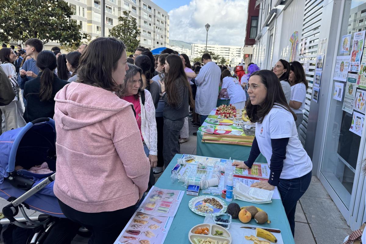 Más de 300 personas visitan el espacio 'Pregunta a Tu Enfermera' organizado por el Colegio de Córdoba.