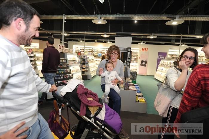 Rozalén, en la firma de discos y libros en FNAC