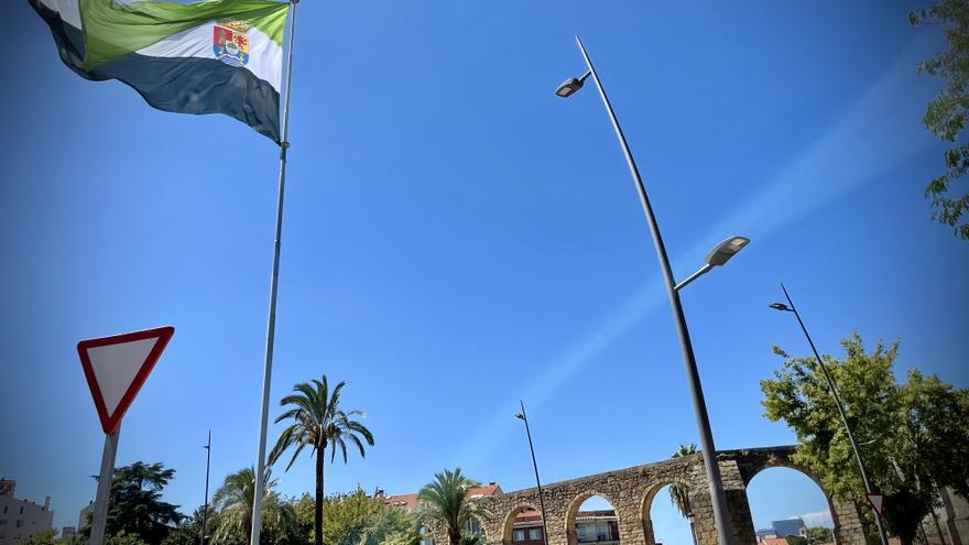 La bandera extremeña sustituye a la de España