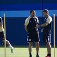 Funes conversa con Juan Carlos Andrés en un entrenamiento del Málaga CF.