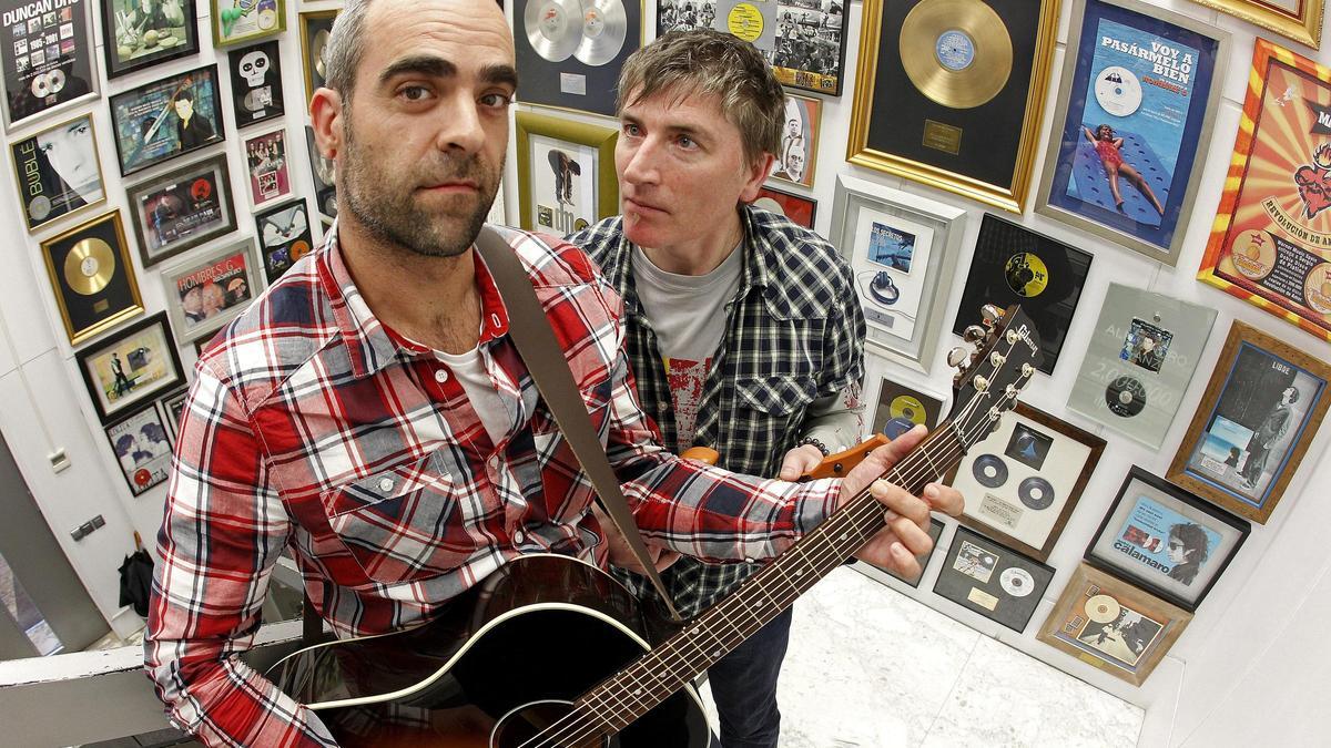 Piti Sanz junto a su amigo Luis Tosar y compañero durante su aventura con el grupo Di Elas