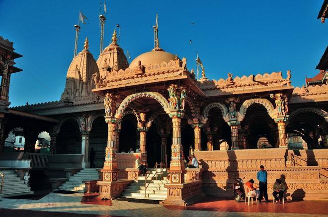 Entrada al templo de Swaminarayan, Gujarat, India