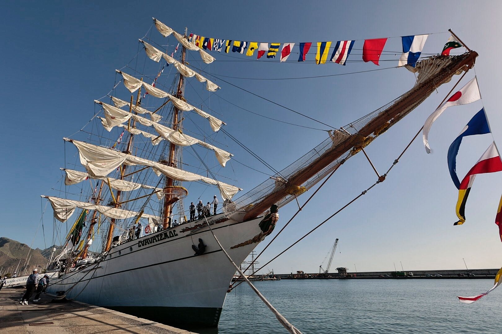 Llegada al Puerto de Santa Cruz del buque escuela mejicano Cuauhtémoc