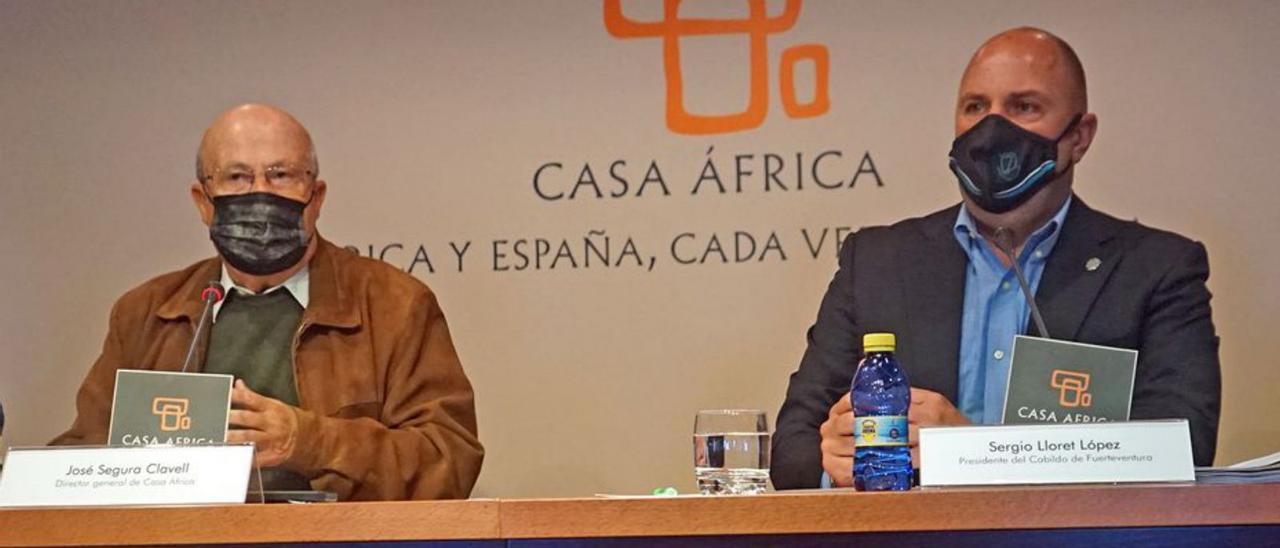 José Segura (i) y Sergio Lloret (d), en Casa África, ayer. |