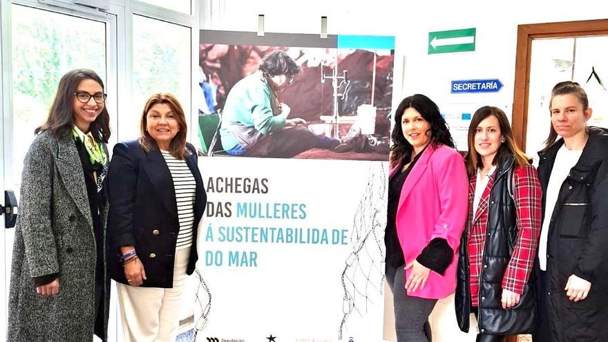 La exposición Achegas das mulleres á sustentabilidade do mar llega al CEIP A Xunqueira I
