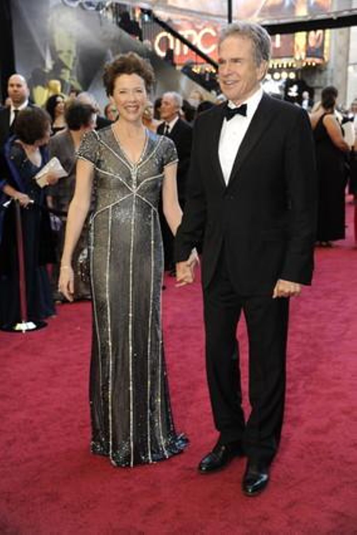 Anette Bening, amb el seu marit, l’actor Warren Beatty, va optar pel negre.