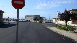 Portos asfalta el aparcamiento de la Casa do Mar de Bueu
